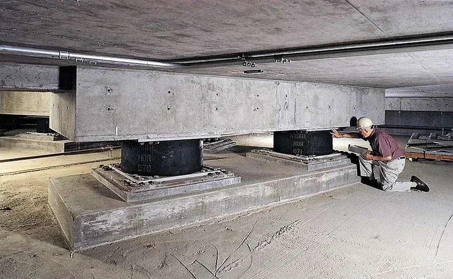Erdbebenisolationsbemessung für kritische Bauwerke in Celle
